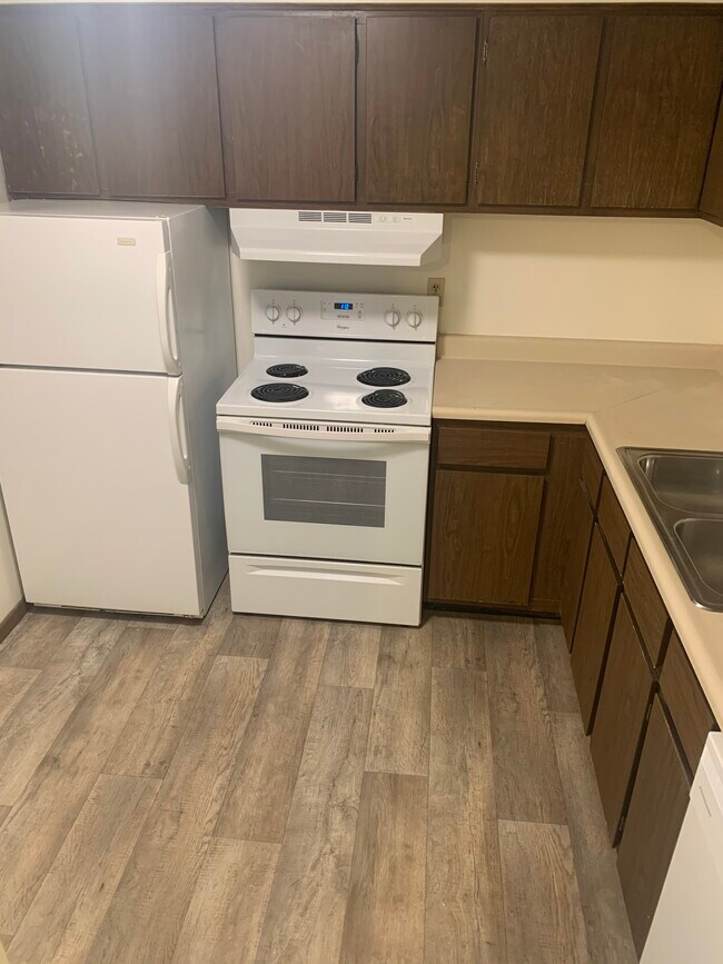 Versailles Apartments For Rent in Peoria, IL