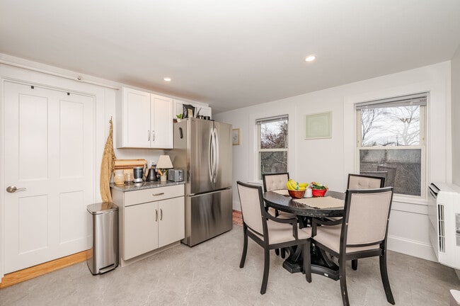 Building Photo - 361 Miller Ave Unit 4