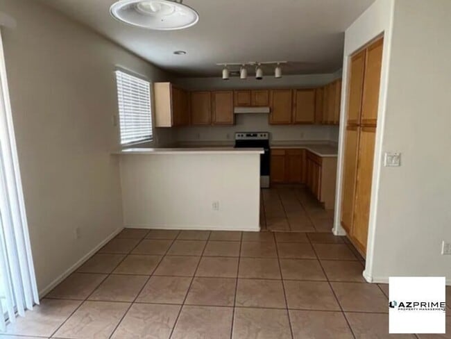 Photo - HURRY ON THIS ONE