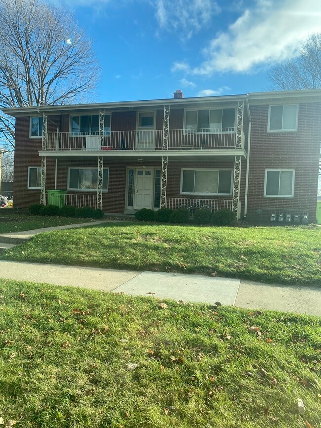 Building Photo - 611 E Monroe Ave Unit 3 Rental
