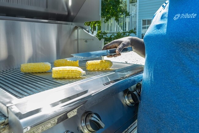 CHILLIN & GRILLIN AT WINDSOR PLACE