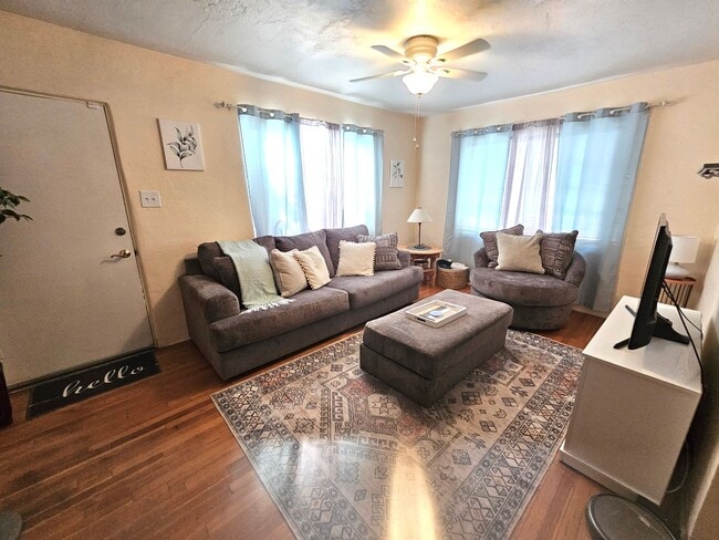 Building Photo - Super Cute, Fully Furnished! All Utilities... Unit 2009