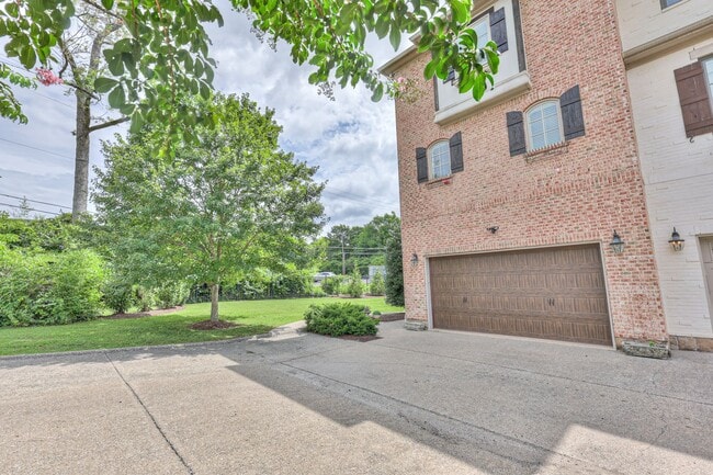 Photo - Stunning Executive Townhome in the Heart of Green Hills
