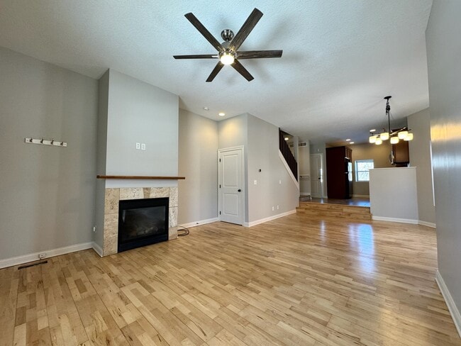 Photo - 812 Des Moines St Townhome