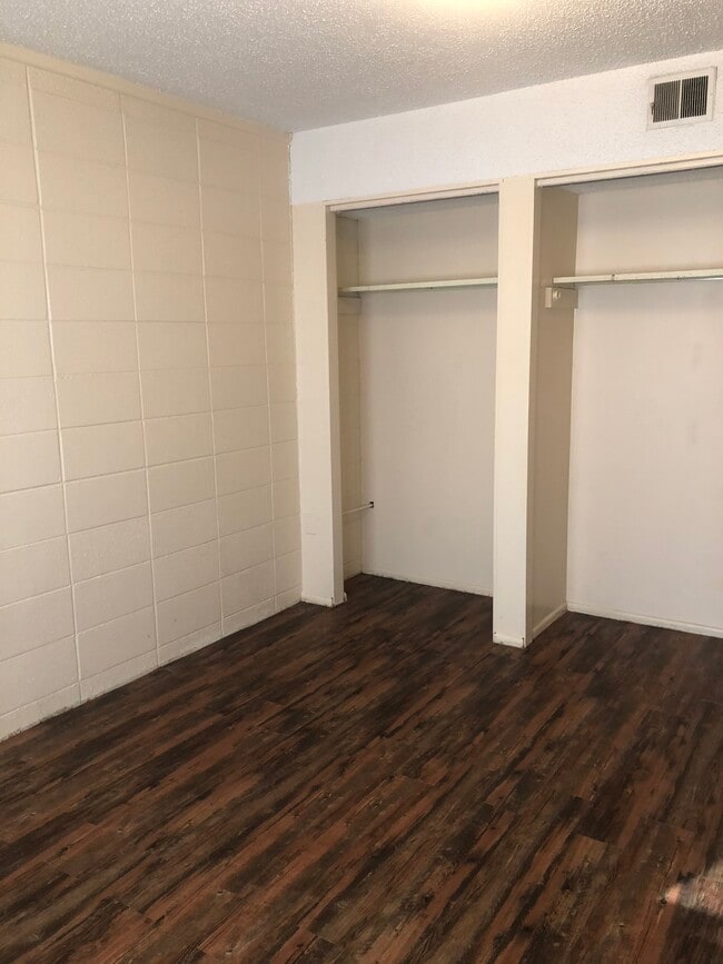 Courtyard Apartments