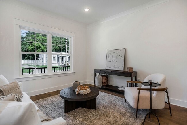 Photo - 207 S High St