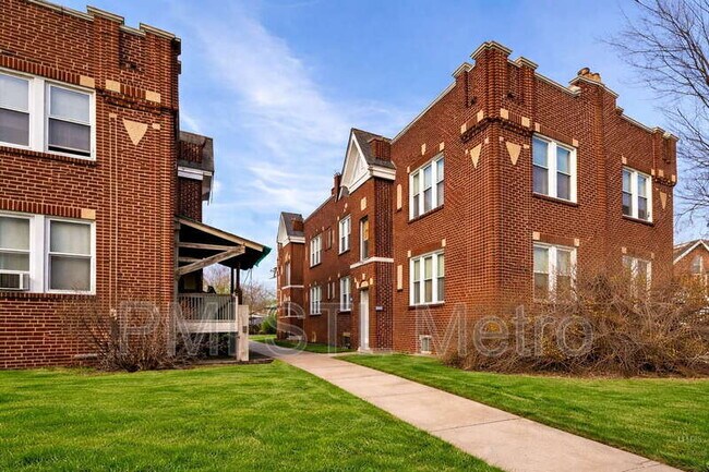 Building Photo - 3883 Meramec St Unit Apt 201