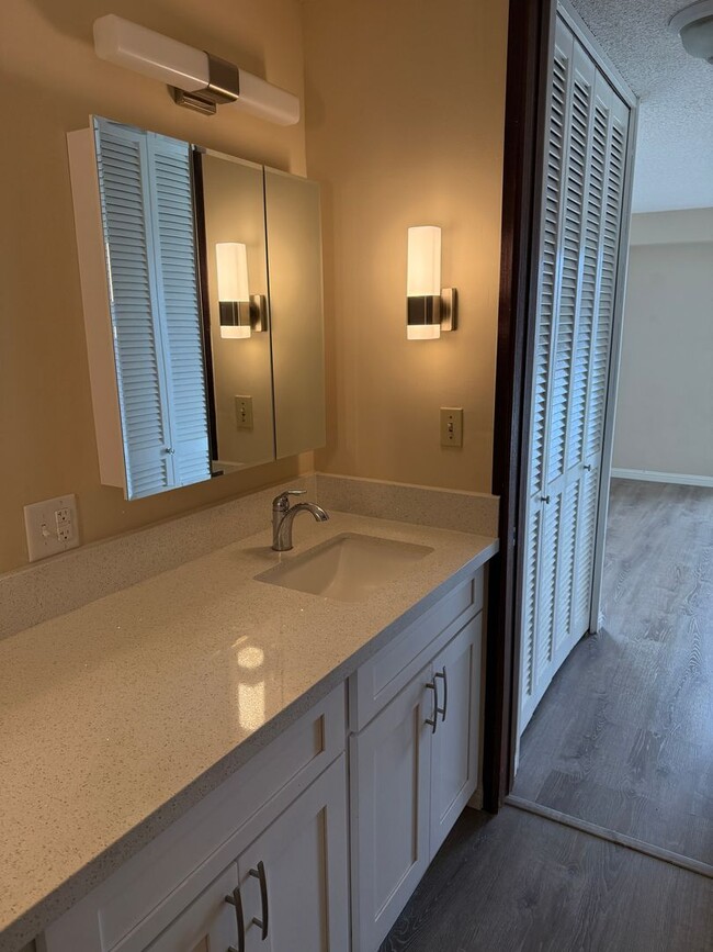 Photo - 1 bedroom unit at Kapiolani Manor for $1,900.00/mo Unidad 2205