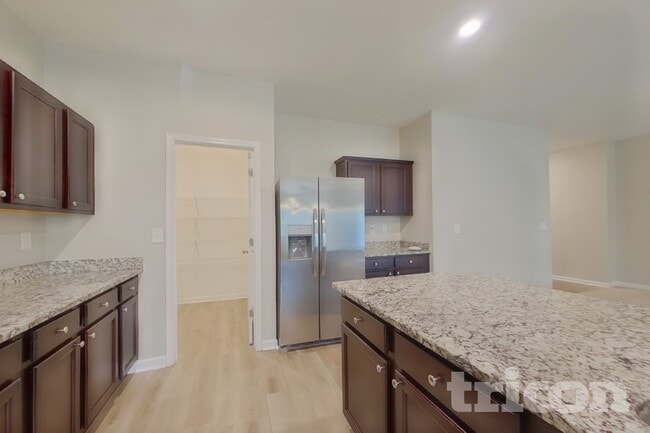 Photo - 180 Bowen Way