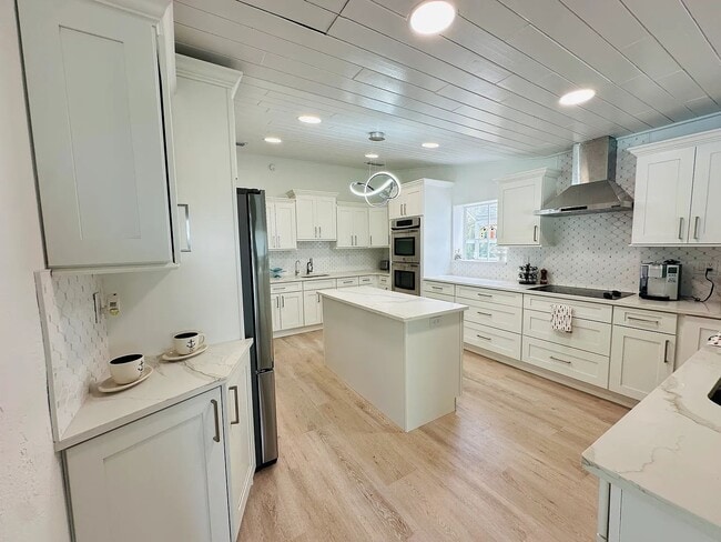 Building Photo - 2650 Philippe Pkwy Rental