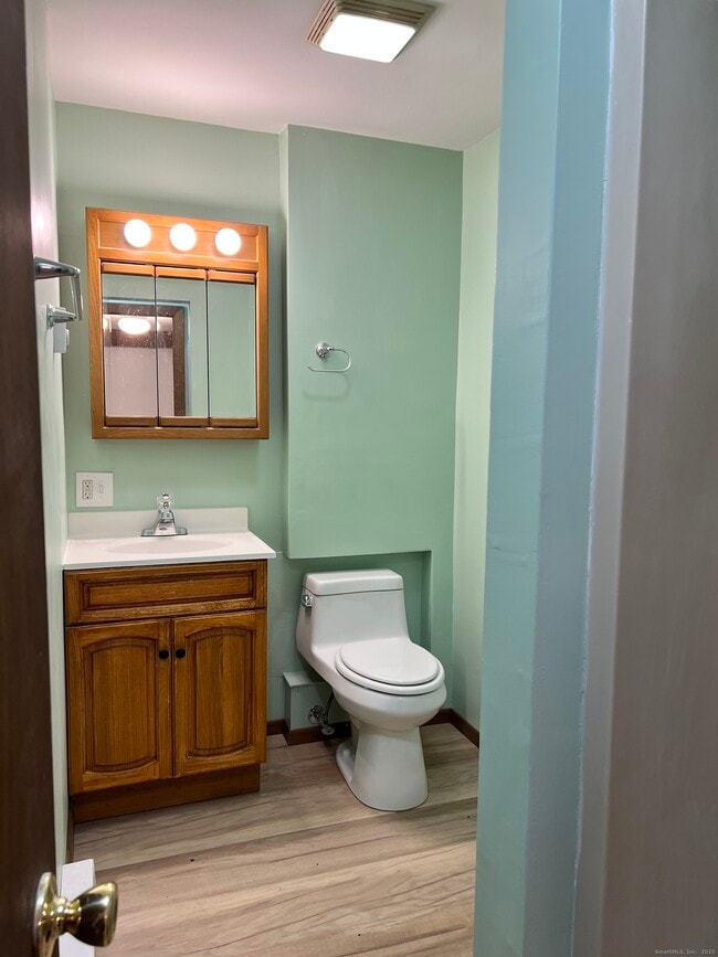 Photo - 227 Danbury Rd Unidad D