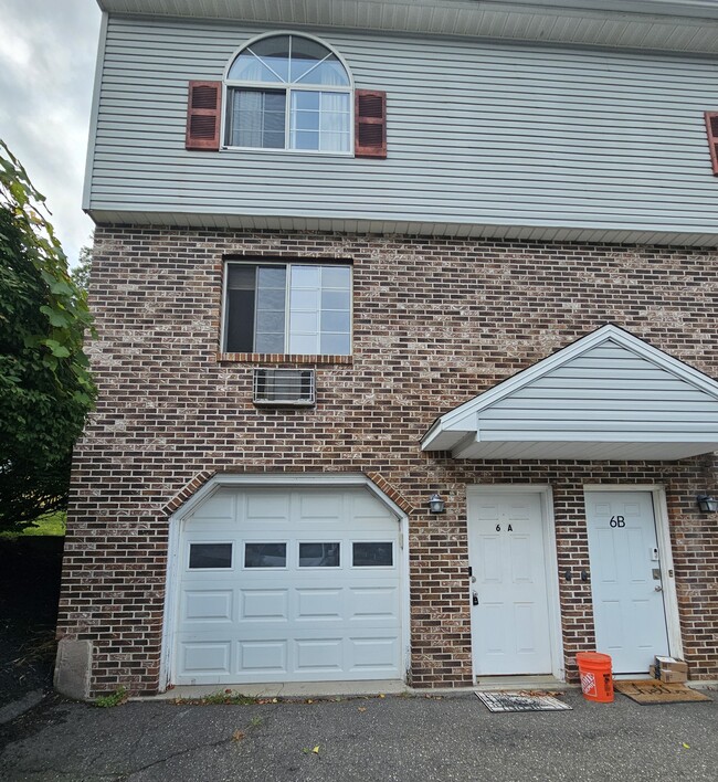 Building Photo - 197 Pine Hill Rd Unit 6A Rental