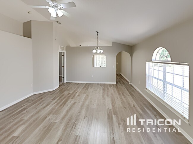 Photo - 921 Brenton Leaf Dr