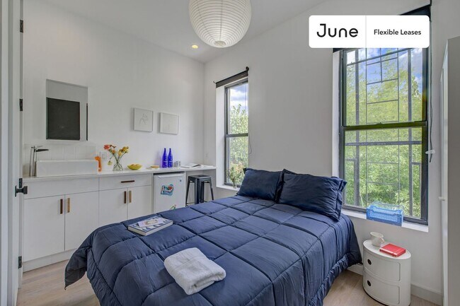 Photo - Modern ROOM at The Maison on Halsey Unit 1