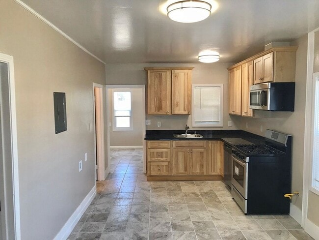 Photo - Great 2 Bed 1 Bath House with Garage in Richmond -- COMING SOON !!!