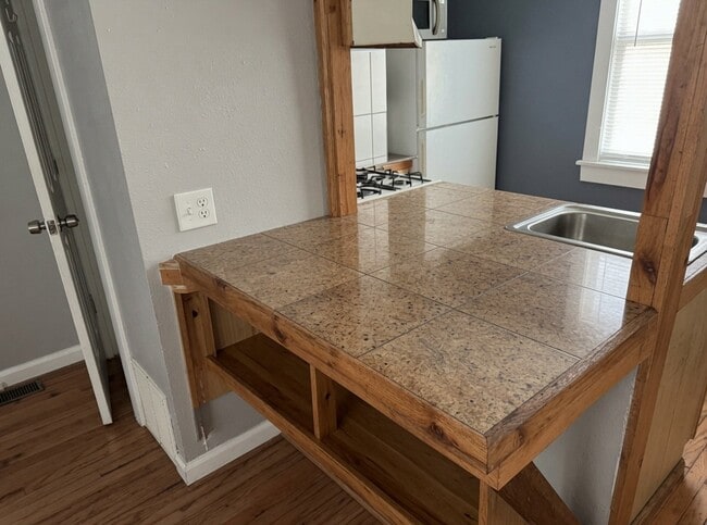 Photo - 642 Bellevue Pl