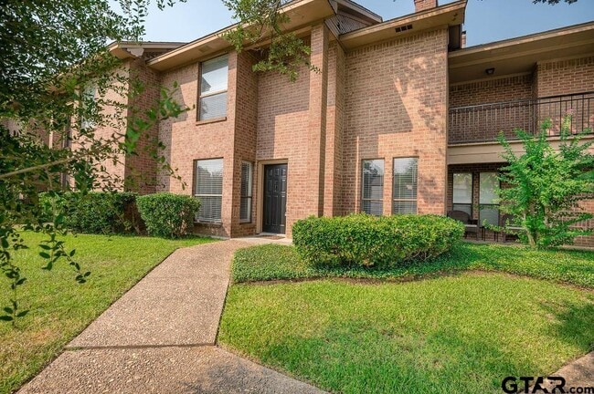 Photo - 5809 Hollytree Dr