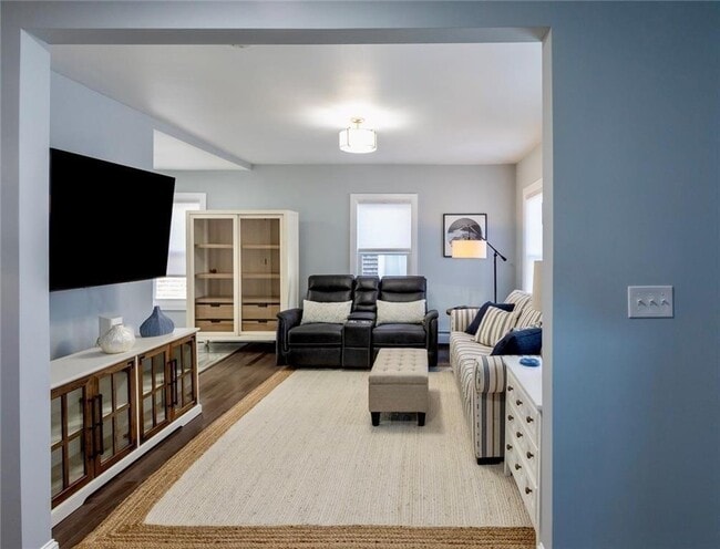 18 Hall Ave