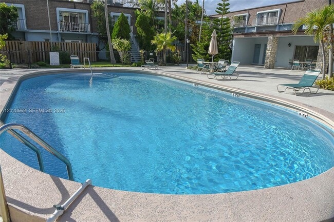 Building Photo - 9611 SW 77th Ave Unit 206A