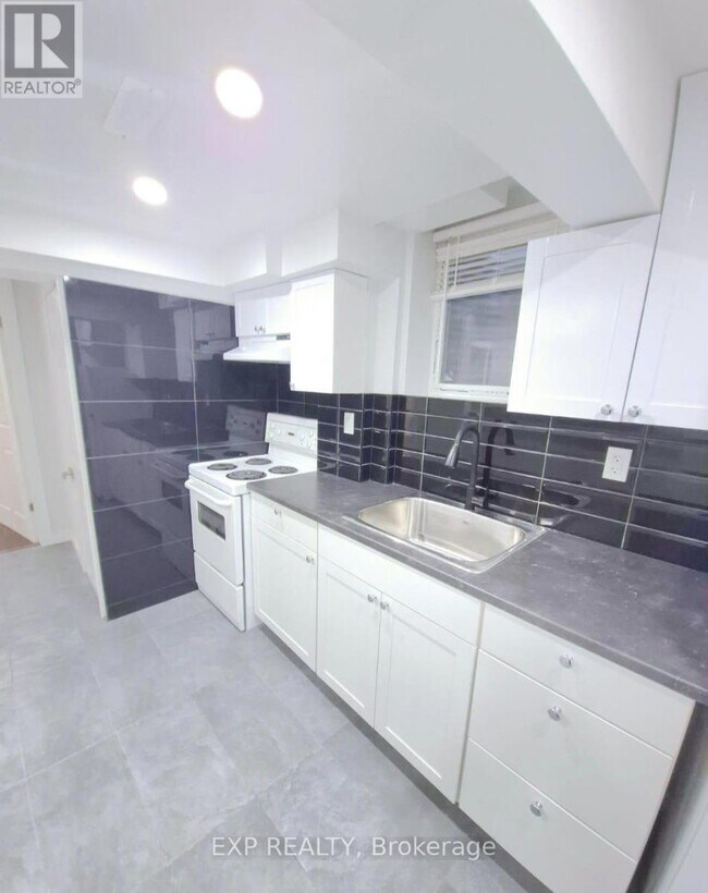 Photo - 1266 Northmount St