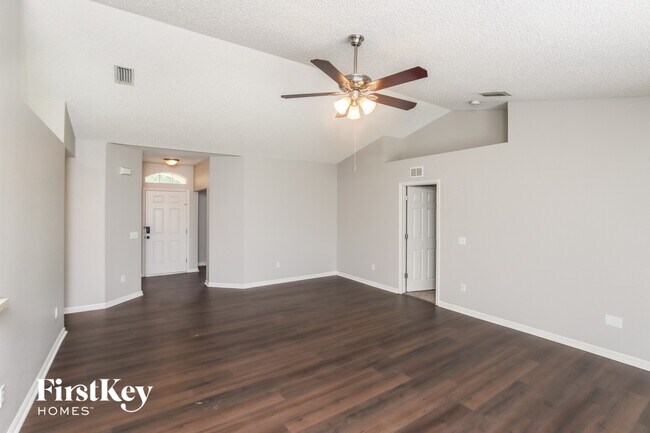 Photo - 826 Tedder Rd SE