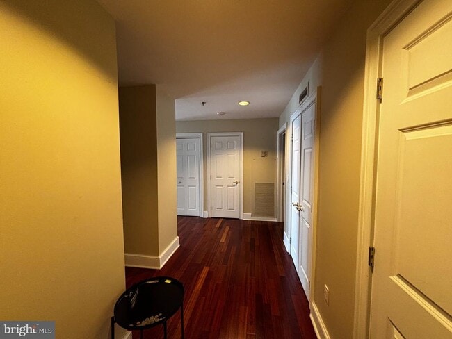 Building Photo - 1500 Chestnut St Unit 11A