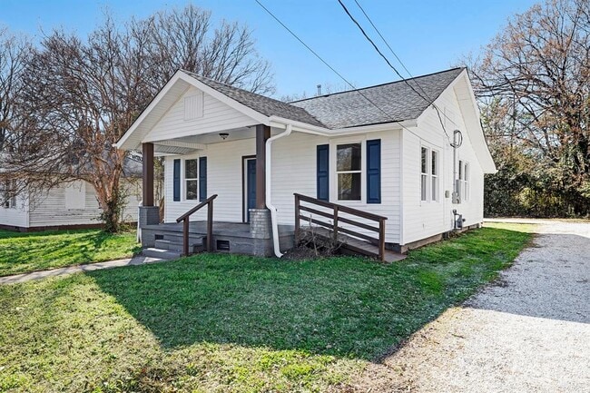 Photo - 105 S Elm St