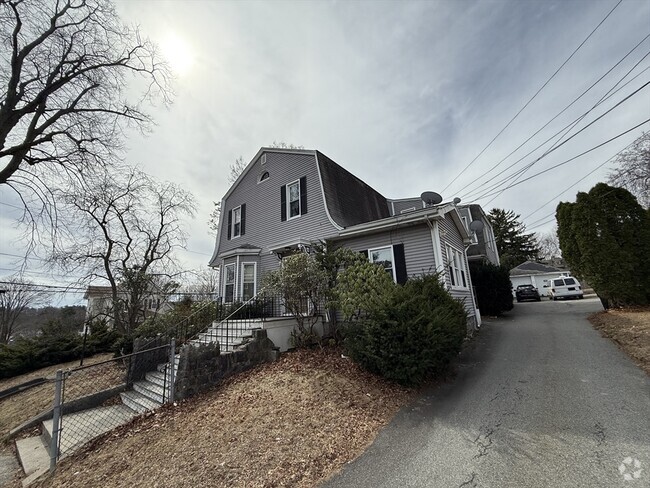 Building Photo - 163 Grandview Ave Unit 1R Rental