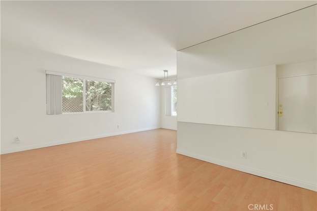 Photo - 972 Larrabee St