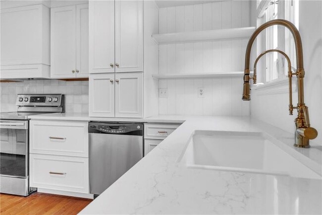 Photo - 305 Broadstone Dr