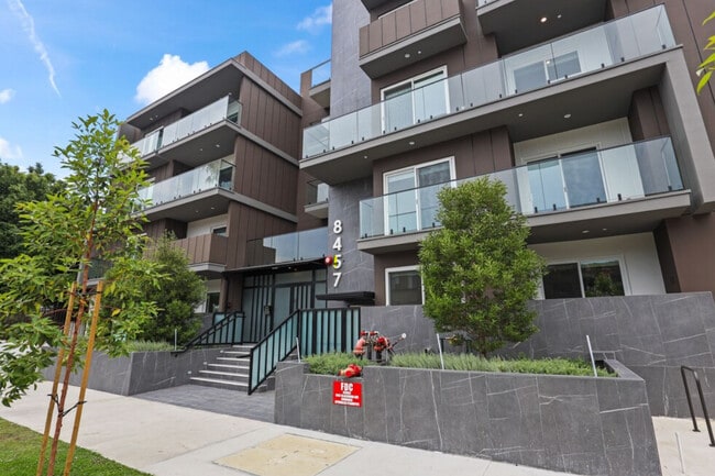 Photo - Blackburn La Cienega by Wiseman