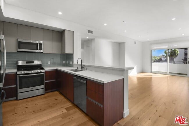 Photo - 938 Orange Grv Ave Unit 402