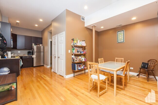 Photo - 705 N Milwaukee Ave Unit 1R