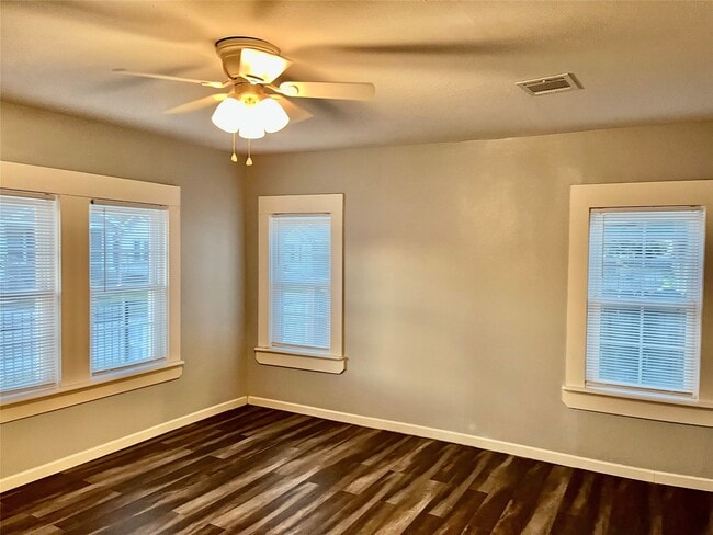 Photo - 106 N Eastwood St