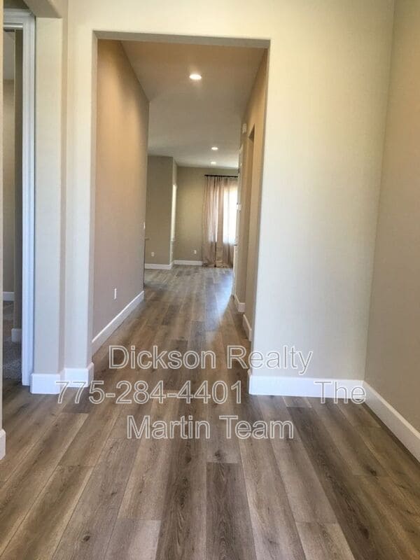 Photo - 306 Commodore Dr