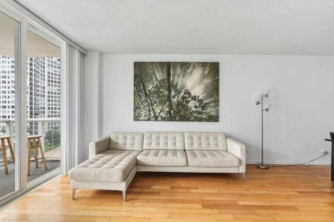 Photo - 5599 Collins Ave Unidad SI ID1475832P