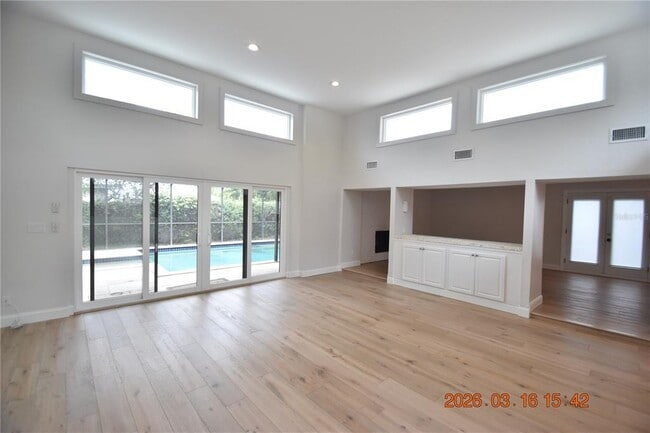 Photo - 571 Luzon Ave