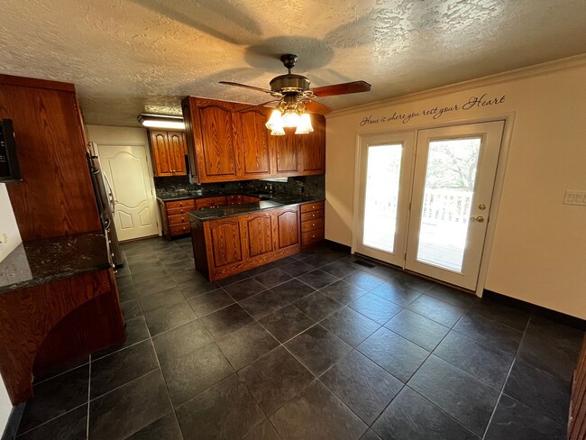 Photo - Beautiful 6 Bedroom/4 Bathroom in Centerville