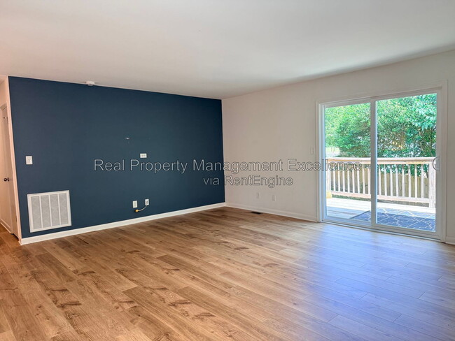 Photo - 108 Hassell Ct