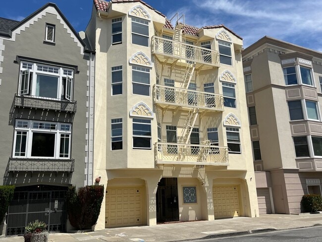 Building Photo - 1 Bedroom In The Heart Of The Marina Unit 104 Rental