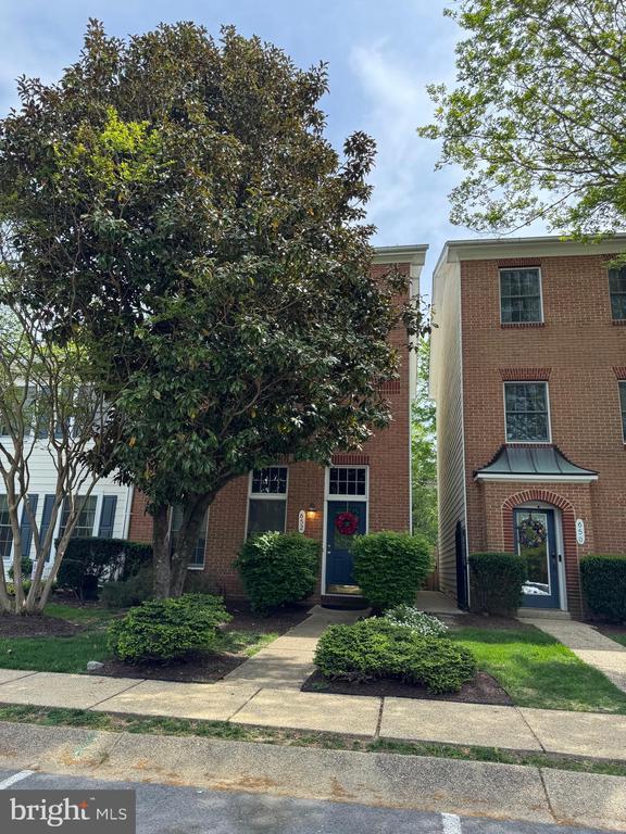 Photo - 652 Currant Ct Townhome