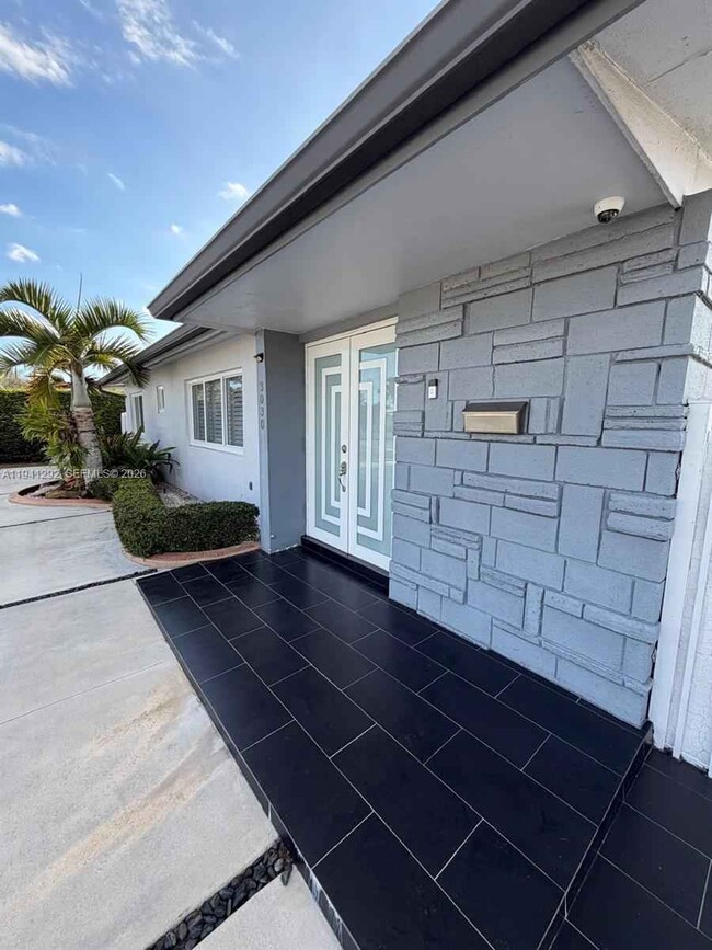 Building Photo - Southwest 96th Avenue, Miami, FL 33165 - 3 BR 2 BA single-family home