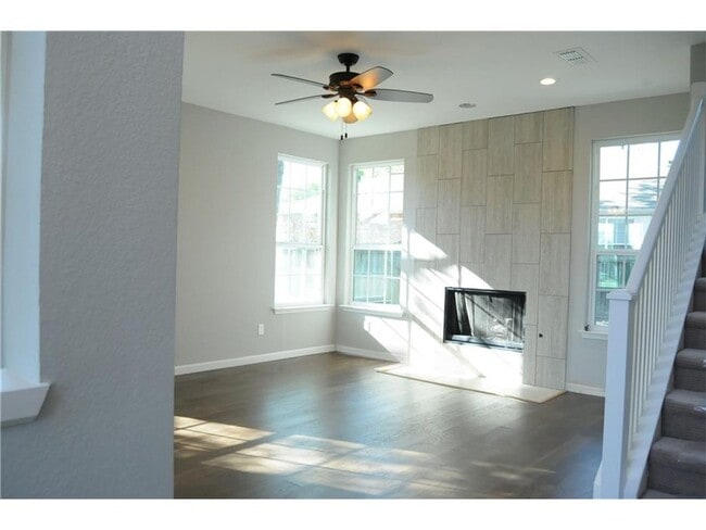 Photo - 923 Felicia Ln