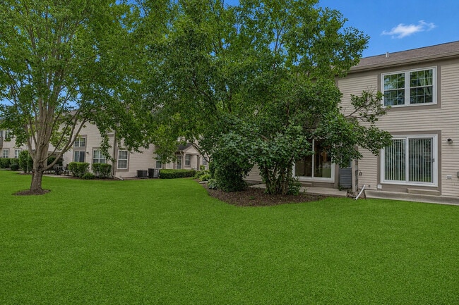 Photo - 651 Lancaster Cir