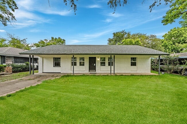 Building Photo - 5859 Flamingo Dr