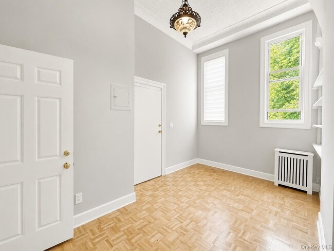 Building Photo - 7-87 Woodward Ave Unit 1L