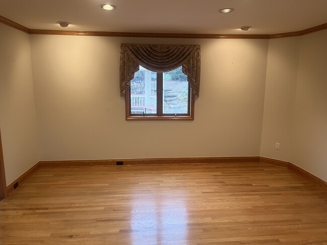 Photo - 180 Eleanor Dr