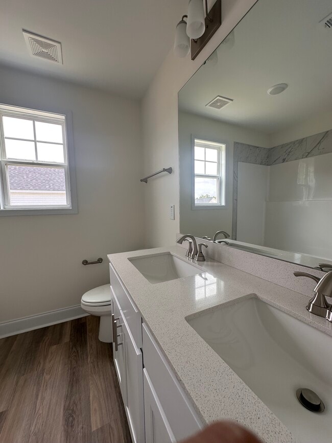 Photo - 341 Edwinstowe Ave