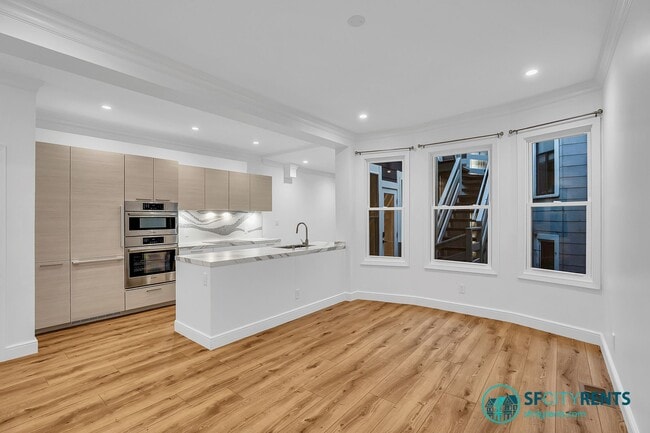 Photo - Russian Hill: Recently Remodeled Flat with In-Unit Washer & Dryer & A/C Unit 1636 Leavenworth Street