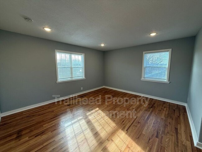 Building Photo - 300 E Gregory Blvd